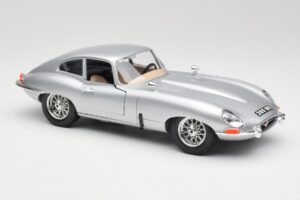 Jaguar E-Type Series 1 Argento Bburago 1:18 3018-M2 Pressofusione — immagine 6 di 8