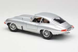 Jaguar E-Type Series 1 Argento Bburago 1:18 3018-M2 Pressofusione — immagine 7 di 8