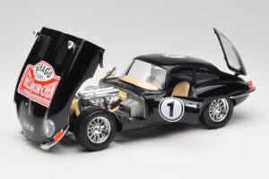 Jaguar E-Type Series 1 #1 British Racing Green Bburago 1:18 3018-M3 Pressofusione — immagine 2 di 8