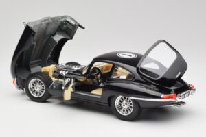 Jaguar E-Type Series 1 #1 British Racing Green Bburago 1:18 3018-M3 Pressofusione — immagine 5 di 8