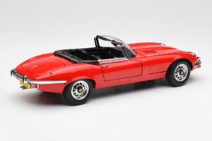 Jaguar E-Type Roadster Series III V12 Rosso AUTOart 1:18 73523 Pressofusione — immagine 3 di 8