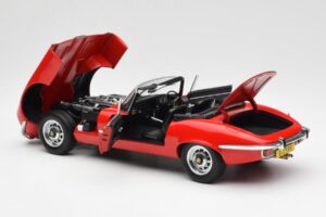 Jaguar E-Type Roadster Series III V12 Rosso AUTOart 1:18 73523 Pressofusione — immagine 5 di 8