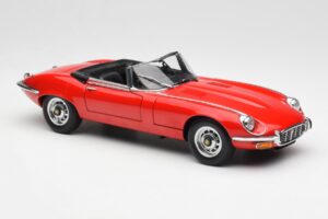 Jaguar E-Type Roadster Series III V12 Rosso AUTOart 1:18 73523 Pressofusione — immagine 6 di 8