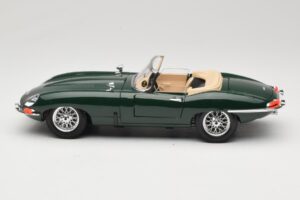 Jaguar E-Type Series 1 Roadster Verde Bburago 1:18 3016-M1 Pressofusione — immagine 4 di 8