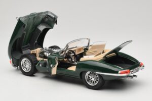 Jaguar E-Type Series 1 Roadster Verde Bburago 1:18 3016-M1 Pressofusione — immagine 5 di 8