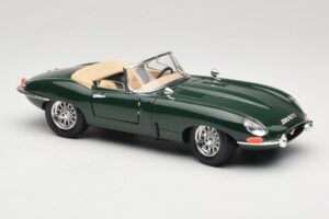 Jaguar E-Type Series 1 Roadster Verde Bburago 1:18 3016-M1 Pressofusione — immagine 6 di 8