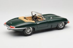 Jaguar E-Type Series 1 Roadster Verde Bburago 1:18 3018-M5 Pressofusione — immagine 3 di 8