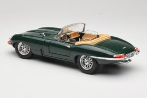 Jaguar E-Type Series 1 Roadster Verde Bburago 1:18 3018-M5 Pressofusione — immagine 7 di 8