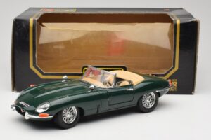 Jaguar E-Type Series 1 Roadster Verde Bburago 1:18 3018-M5 Pressofusione — immagine 8 di 8