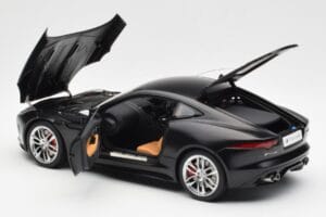 Jaguar F-Type R X152 Nero Opaco AUTOart 1:18 73652 Composito — immagine 5 di 8