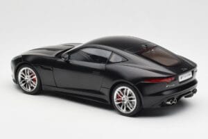 Jaguar F-Type R X152 Nero Opaco AUTOart 1:18 73652 Composito — immagine 7 di 8