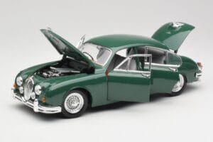 Jaguar Mark II British Racing Verde & Interno Blu Maisto 1:18 59001 Pressofusione — immagine 2 di 8