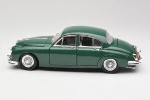 Jaguar Mark II British Racing Verde & Interno Blu Maisto 1:18 59001 Pressofusione — immagine 4 di 8