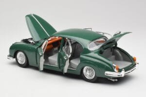 Jaguar Mark II British Racing Verde & Interno Blu Maisto 1:18 59001 Pressofusione — immagine 5 di 8
