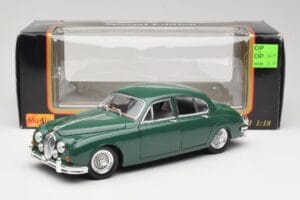 Jaguar Mark II British Racing Verde & Interno Blu Maisto 1:18 59001 Pressofusione — immagine 8 di 8