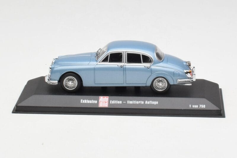 Jaguar Mk II Blue Metallic Minichamps 1:43 433130604 Pressofusione
