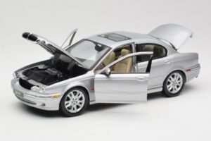 Jaguar X-Type Argento Maisto 1:18 7271328 Pressofusione — immagine 2 di 8