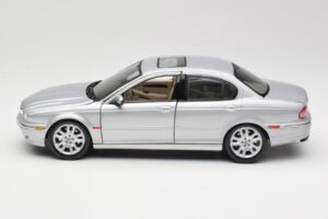 Jaguar X-Type Argento Maisto 1:18 7271328 Pressofusione — immagine 4 di 8