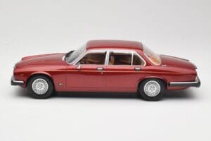 Jaguar XJ Series III Metallic Dark Red MCG 1:18 MCG18176 Pressofusione — immagine 3 di 6