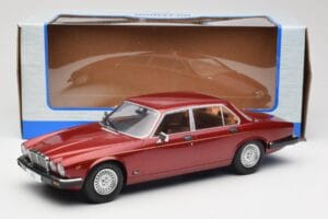 Jaguar XJ Series III Metallic Dark Red MCG 1:18 MCG18176 Pressofusione — immagine 6 di 6