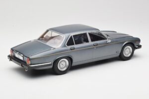 Jaguar XJ Series III Metallic Grey MCG 1:18 MCG18177 Pressofusione — immagine 2 di 6
