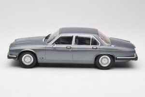 Jaguar XJ Series III Metallic Grey MCG 1:18 MCG18177 Pressofusione — immagine 3 di 6
