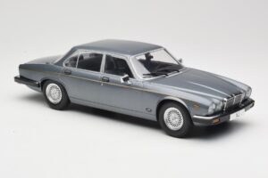 Jaguar XJ Series III Metallic Grey MCG 1:18 MCG18177 Pressofusione — immagine 4 di 6