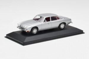 Jaguar XJ12 Series II Argento Minichamps 1:43 400130401 Pressofusione — immagine 2 di 4