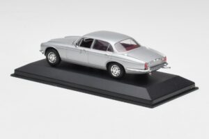 Jaguar XJ12 Series II Argento Minichamps 1:43 400130401 Pressofusione — immagine 3 di 4