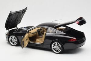Jaguar XK-R X150 Midnight Nero AUTOart 1:18 73632 Pressofusione — immagine 5 di 8