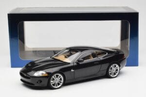 Jaguar XK-R X150 Midnight Nero AUTOart 1:18 73632 Pressofusione — immagine 8 di 8