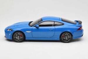 Jaguar XKR-S X150 French Racing Blu AUTOart 1:18 73641 Pressofusione — immagine 4 di 8