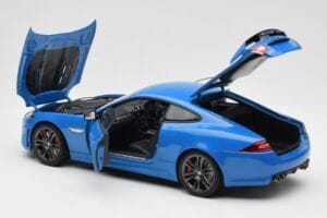 Jaguar XKR-S X150 French Racing Blu AUTOart 1:18 73641 Pressofusione — immagine 5 di 8