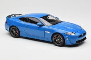 Jaguar XKR-S X150 French Racing Blu AUTOart 1:18 73641 Pressofusione — immagine 6 di 8