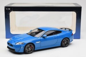 Jaguar XKR-S X150 French Racing Blu AUTOart 1:18 73641 Pressofusione — immagine 8 di 8