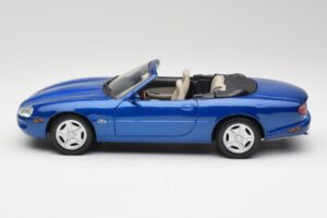 Jaguar XK8 X100 Cabriolet Azure Blu Maisto 1:18 50286 Pressofusione — immagine 4 di 8