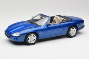 Jaguar XK8 X100 Cabriolet Azure Blu Maisto 1:18 50286 Pressofusione