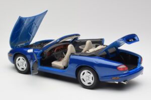 Jaguar XK8 X100 Cabriolet Azure Blu Maisto 1:18 50286 Pressofusione — immagine 5 di 8