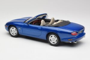 Jaguar XK8 X100 Cabriolet Azure Blu Maisto 1:18 50286 Pressofusione — immagine 7 di 8