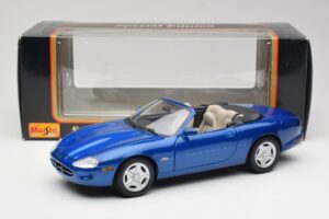 Jaguar XK8 X100 Cabriolet Azure Blu Maisto 1:18 50286 Pressofusione — immagine 8 di 8