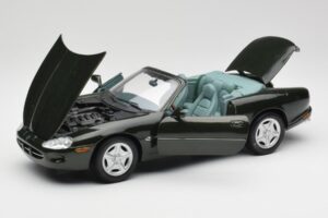 Jaguar XK8 X100 Cabriolet British Racing Verde Maisto 1:18 50285 Pressofusione — immagine 2 di 8