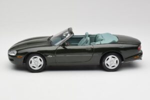 Jaguar XK8 X100 Cabriolet British Racing Verde Maisto 1:18 50285 Pressofusione — immagine 4 di 8