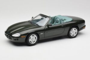 Jaguar XK8 X100 Cabriolet British Racing Verde Maisto 1:18 50285 Pressofusione