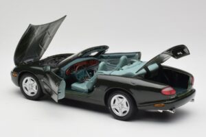 Jaguar XK8 X100 Cabriolet British Racing Verde Maisto 1:18 50285 Pressofusione — immagine 5 di 8