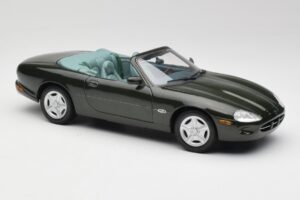Jaguar XK8 X100 Cabriolet British Racing Verde Maisto 1:18 50285 Pressofusione — immagine 6 di 8