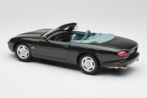 Jaguar XK8 X100 Cabriolet British Racing Verde Maisto 1:18 50285 Pressofusione — immagine 7 di 8