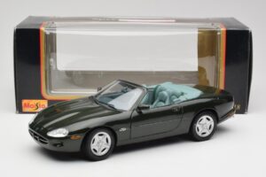 Jaguar XK8 X100 Cabriolet British Racing Verde Maisto 1:18 50285 Pressofusione — immagine 8 di 8