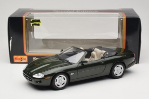 Jaguar XK8 Green Metallic Grigio Chiaro Interni Maisto 1:18 31836 Pressofusione — immagine 8 di 8