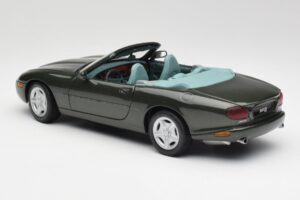 Jaguar XKR X100 Cabriolet Verde Maisto 1:18 37800-M1 Pressofusione — immagine 7 di 8