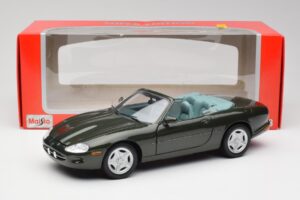 Jaguar XKR X100 Cabriolet Verde Maisto 1:18 37800-M1 Pressofusione — immagine 8 di 8